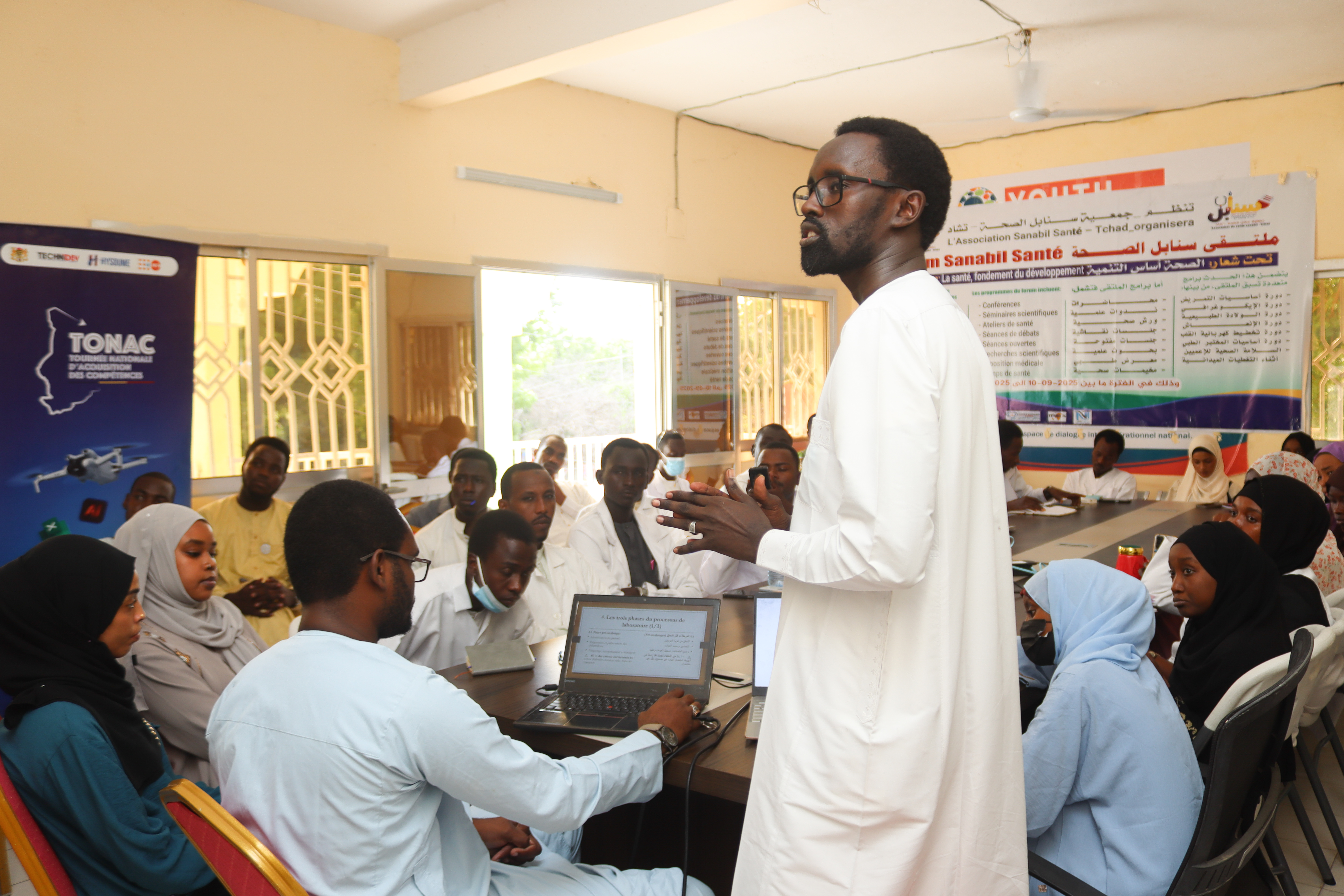 انطلقت اليوم أعمال دورة "أساسيات المختبر الطبي" التي تنظمها جمعية سنابل الصحة – تشاد ضمن برامج الملتقى الصحي، بمشاركة أكثر من أربعين متدربًا ومتدربة، وتستمر فعالياتها على مدى خمسة أيام.